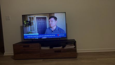 TV Samsung 50” + Table TV