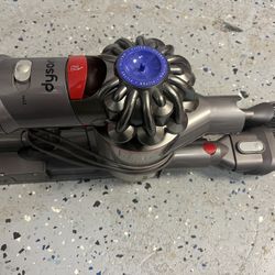 V7 Dyson Vacuum 