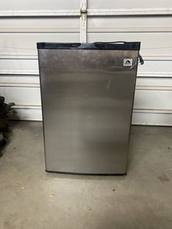 Igloo Mini Fridge $75