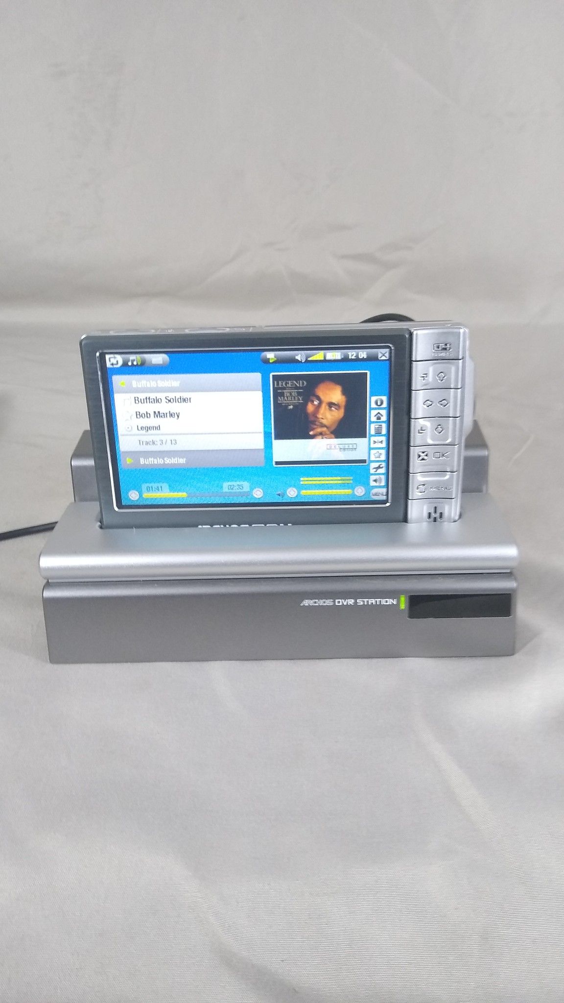 Archos 604 - 30GB 42618 Slim Portable Multimedia Player with DVR Station 42000