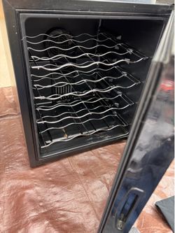 Wine Refrigerator / Countertop Cooler