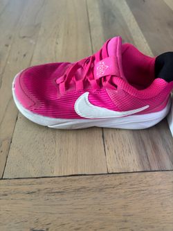 Toddler girls Nike shoes size 10