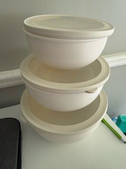 Tupperware Mixing Bowls with Lids Set of 3