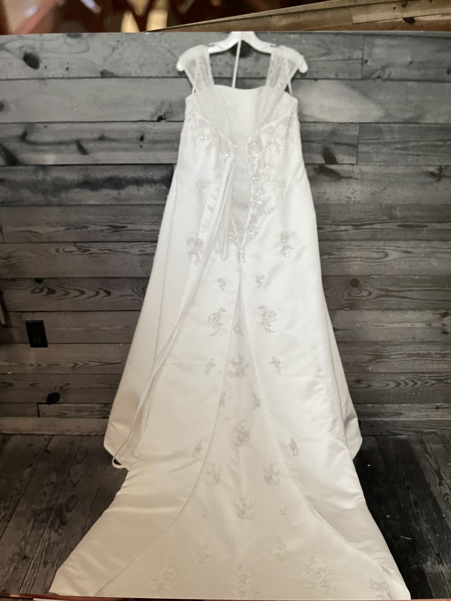 Davis bridal Plus Size Wedding Dress With Veil