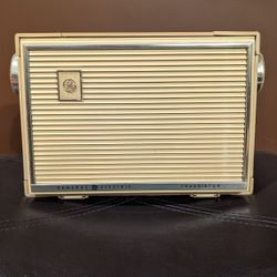 Vintage General Electric Transistor Radio,  Made In USA,  (Tested - Works)