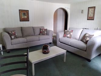 Sofá And Loveseat One Year Old Smoke Free