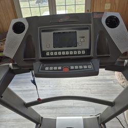 Spirit model xt 285 Folding treadmill