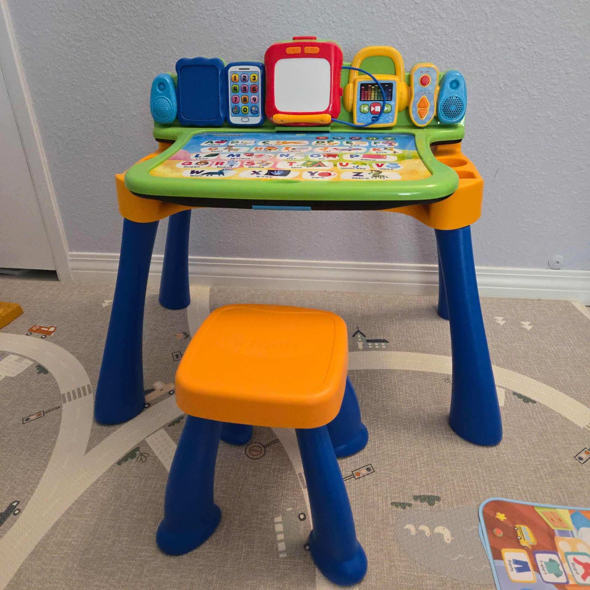 vtech explore and write activity desk