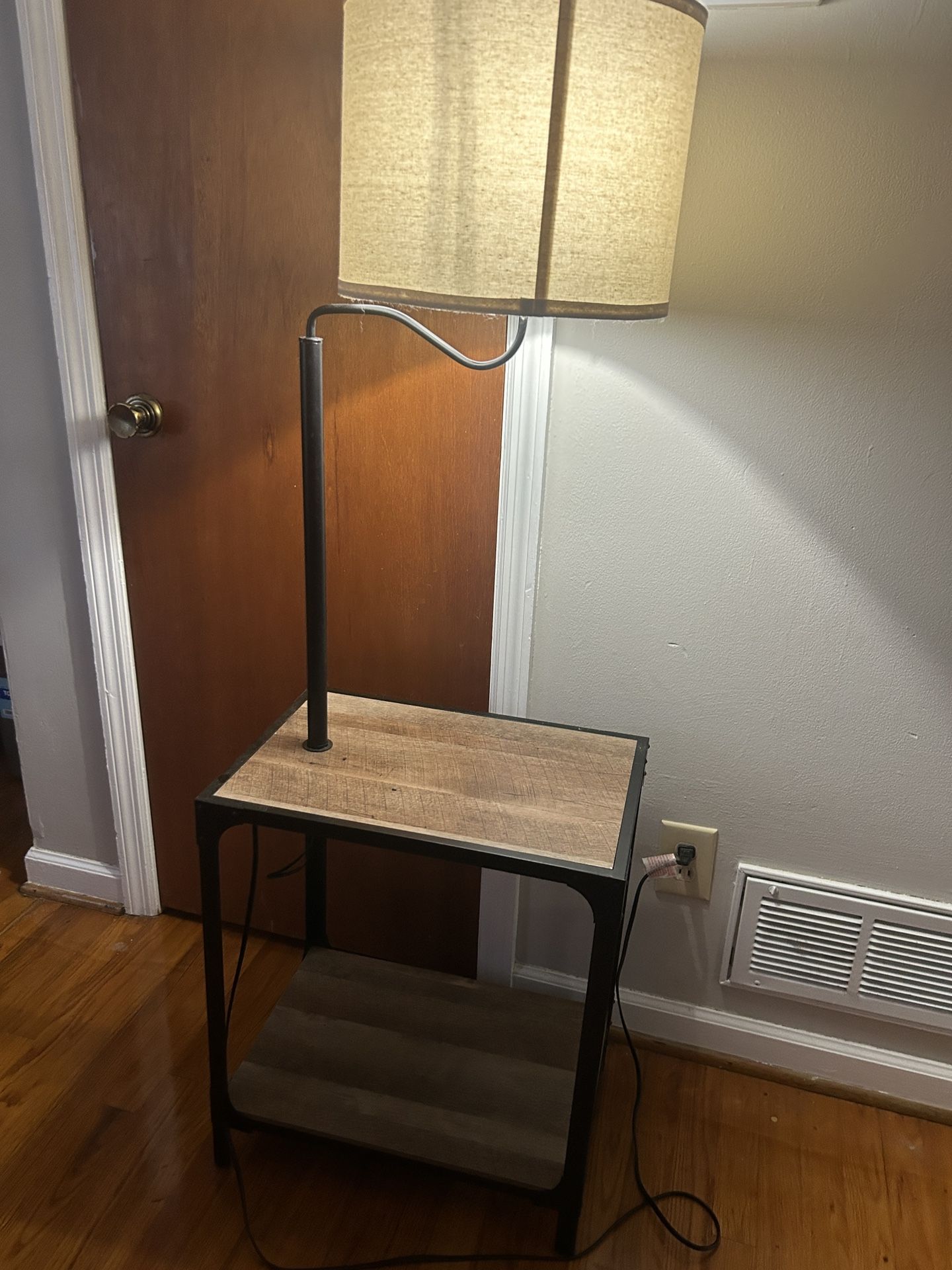 End Table With Lamp