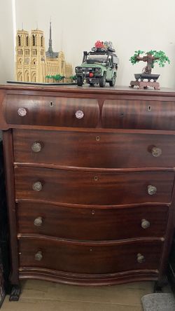 Mahogany Antique Watdrobe