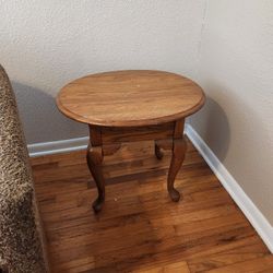 2 Side Tables 