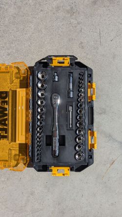 DEWALT 34-Piece 1/4" & 3/8" SAE/Metric Socket Set