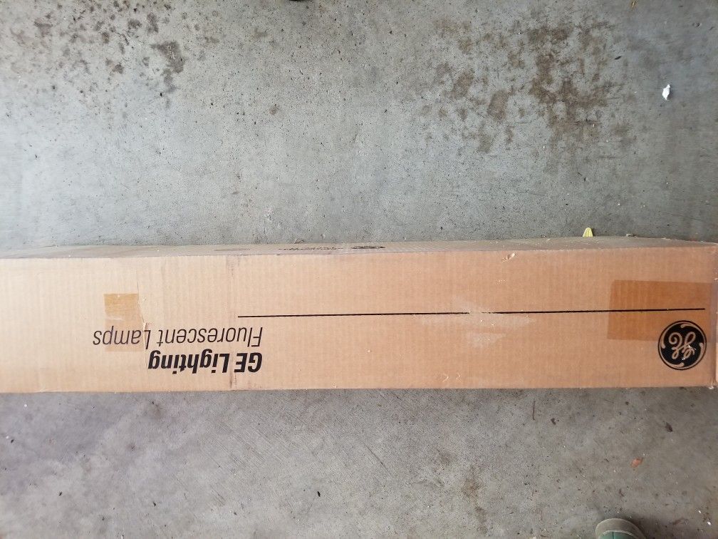 GE 30 WATTS T-12 IN 3500 KELVIN CASE of 24