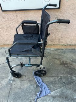 Transportation chair no footrest