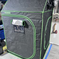VIVOSUN 48"x48"x72" Mylar Hydroponic Grow Tent and 2x100W grow lights for sale