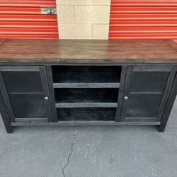 Black Gloss Media Stand / Media Console / TV Stand / TV Console