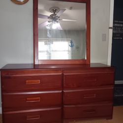 Dresser With Mirror