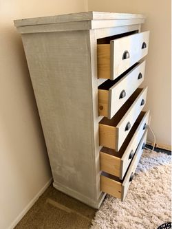 Chest of drawers
