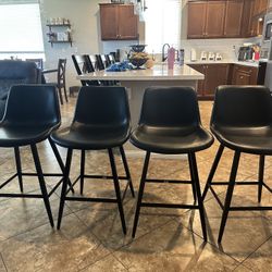4 Bar Stools 