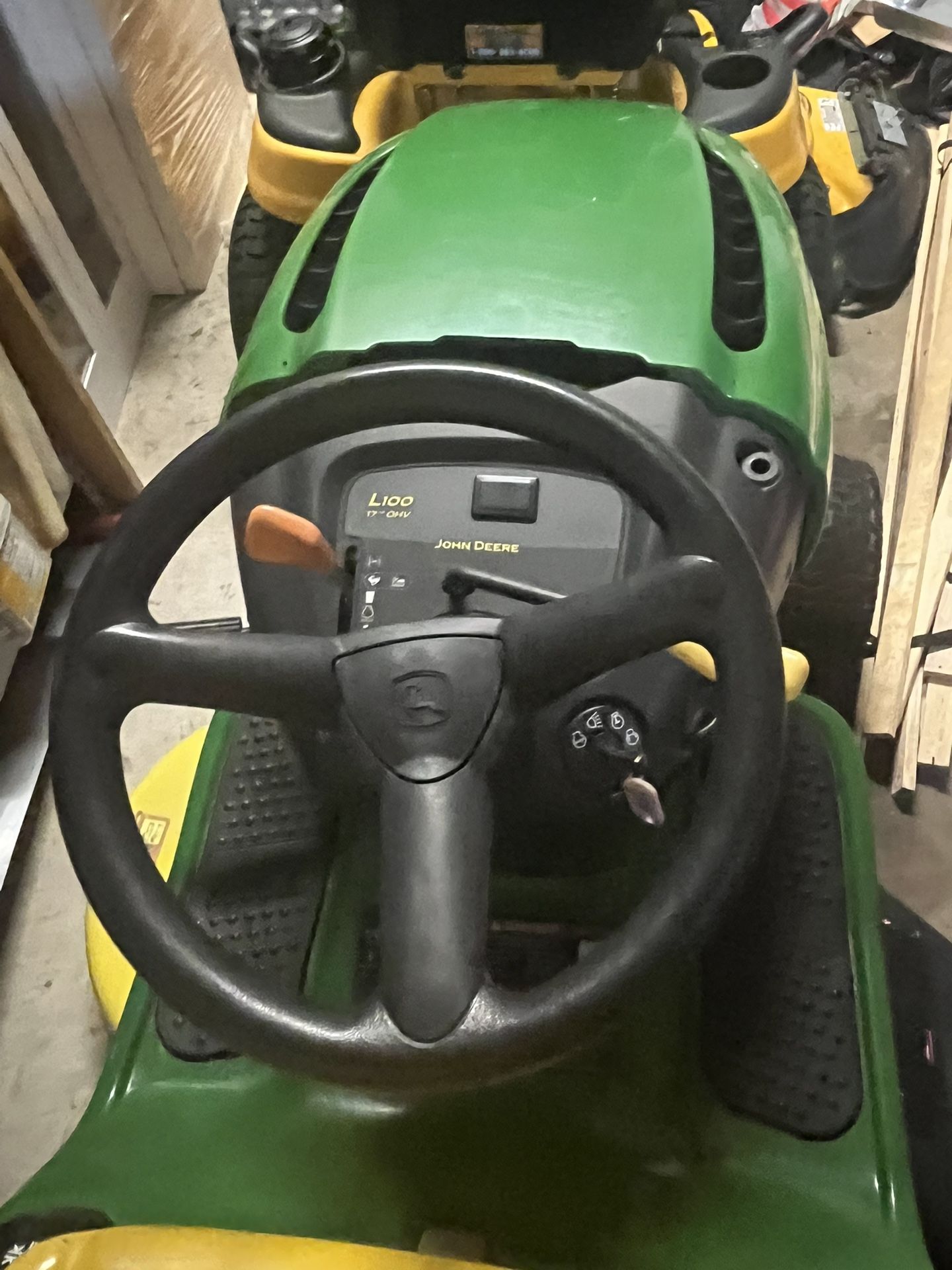 John Deere Lawn Tractor 17 HP