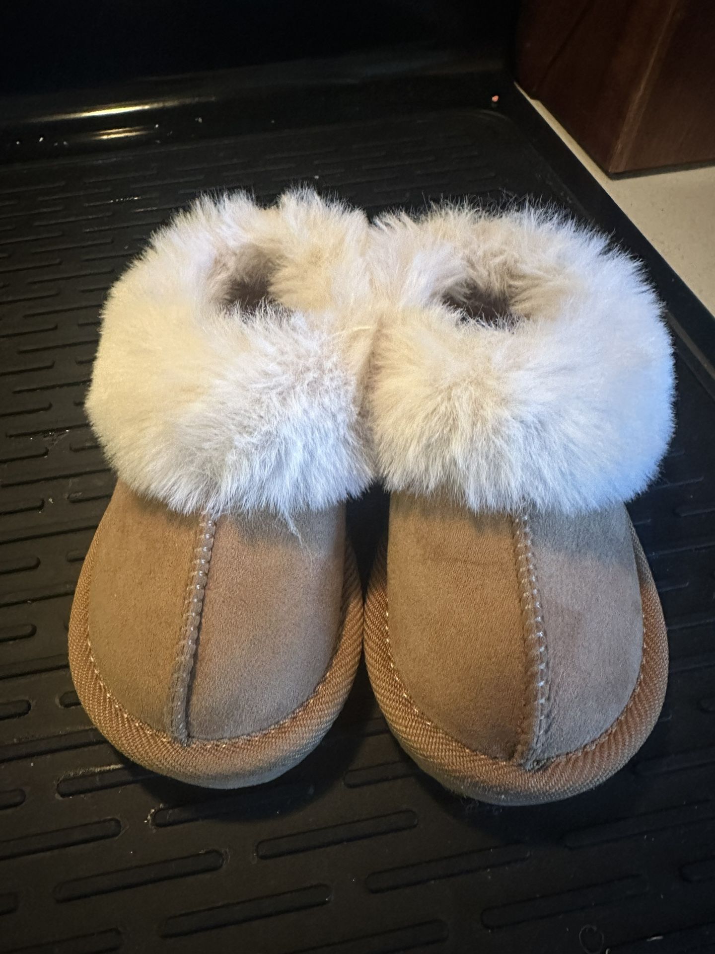 Toddler Slippers Size 7 Never Worn