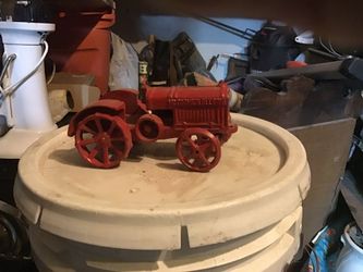 Vintage Cast Iron McCormick-Deering Tractor with Driver – Red Farm