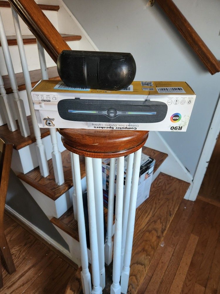 2 Bluetooth Speakers