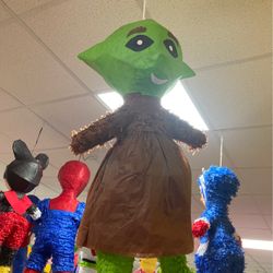 Yoda Piñata 