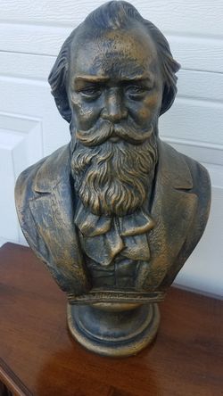 Bust statue