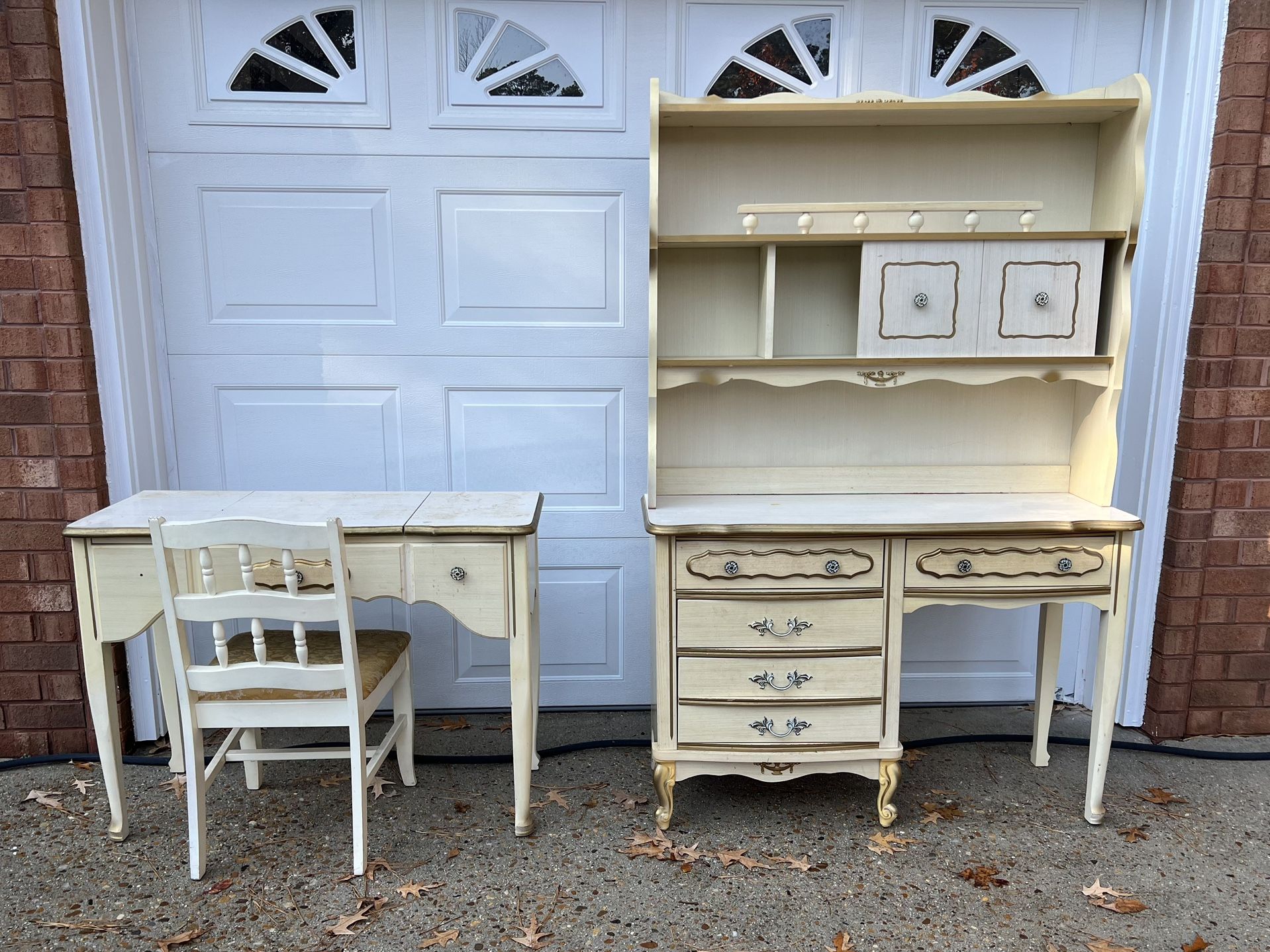 Vintage Off-White Child Vanity Set