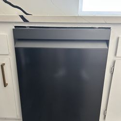 Samsung Dishwasher – Black Finish – Excellent Condition