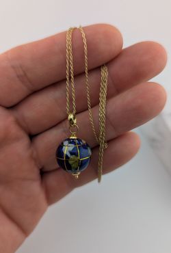 ✨14K yellow gold Lipid Lazuli Globe Pendant Necklace✨