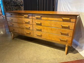 JOHNSON FURNITURE CO. Vintage Mid-Century Modern Solid Wood Lowboy Dresser
