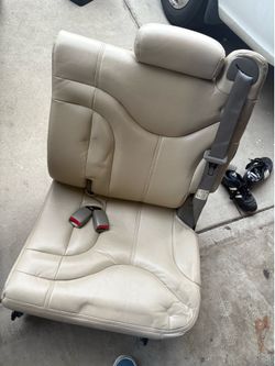 3 Tahoe seats