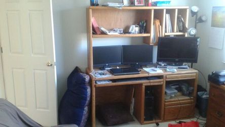 Computer desk with Hutch. Great condition