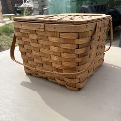 Vintage Peterboro wicker Basket