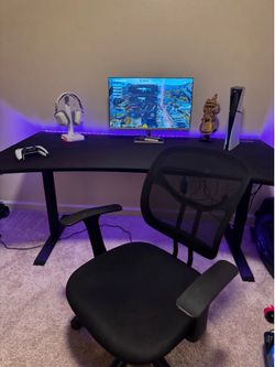 Arozzi Arena Curved Gaming Desk