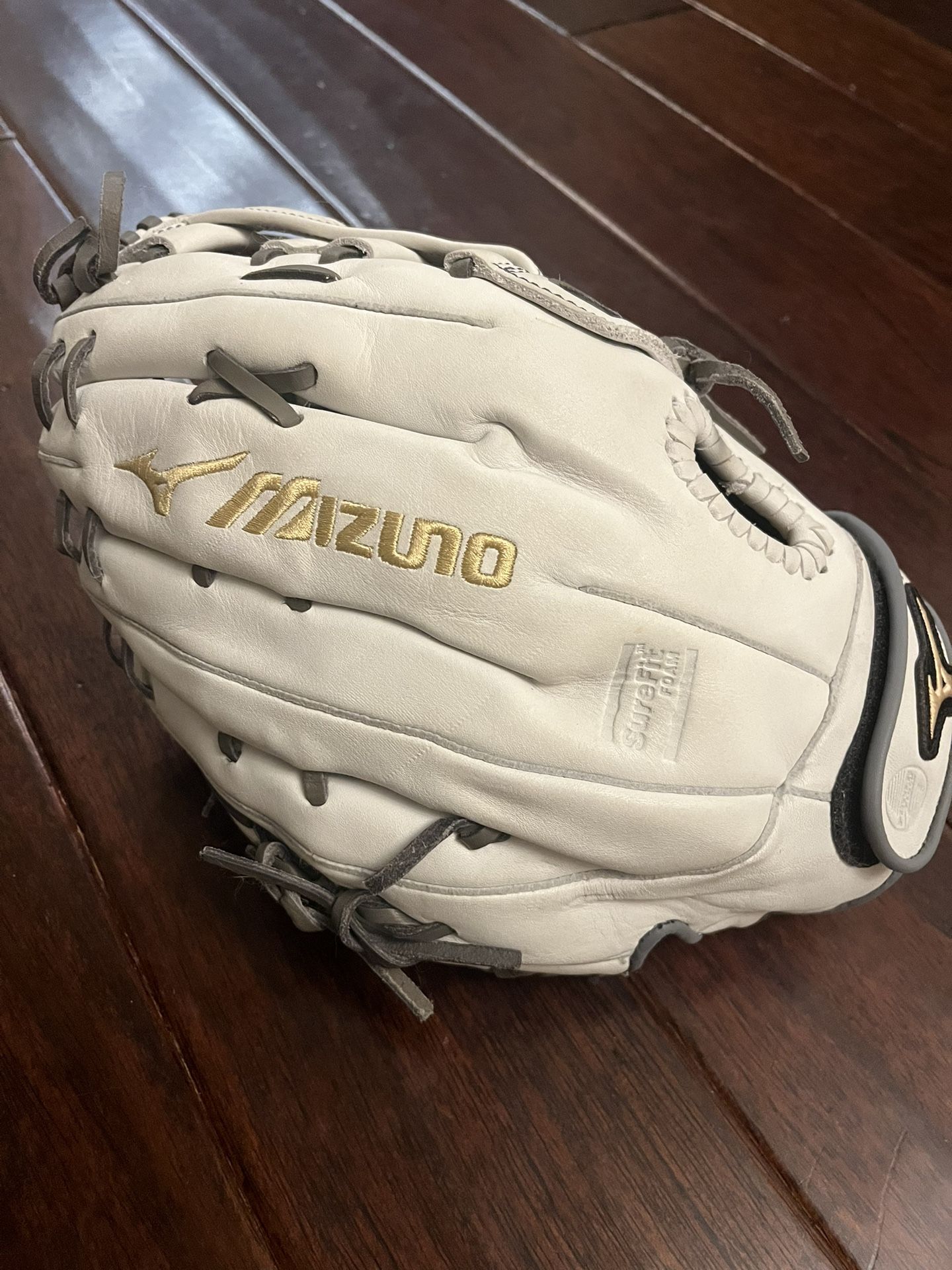 Mizuno GMVP1300PF4W MVP Prime Fastpitch Model Softball Glove