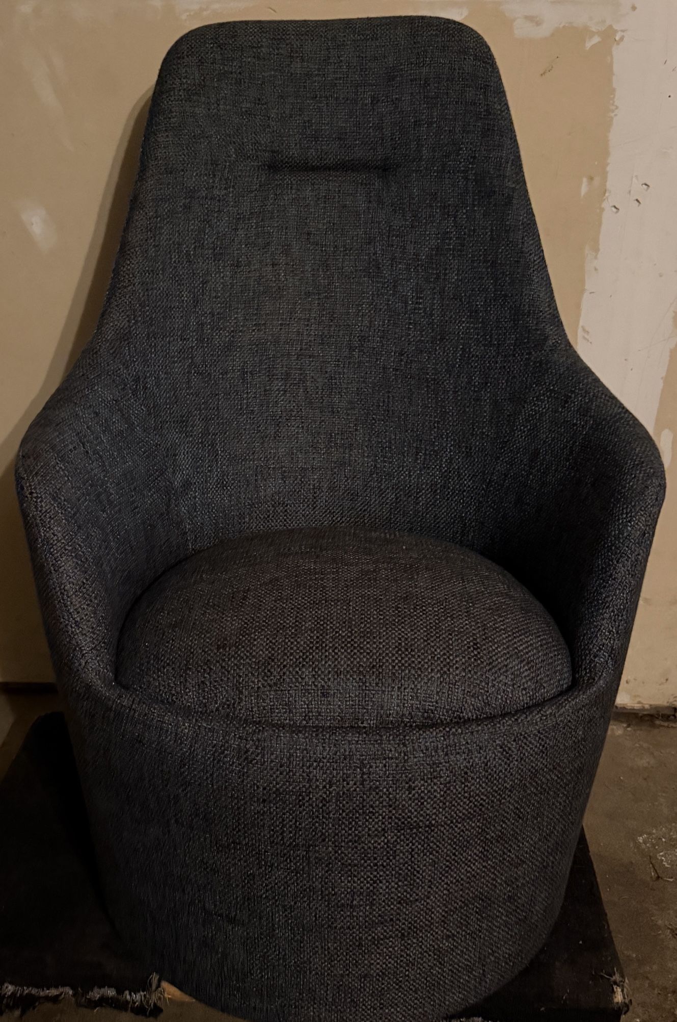 LAZZONI Swivel Chair – Like New – Paid $2,600