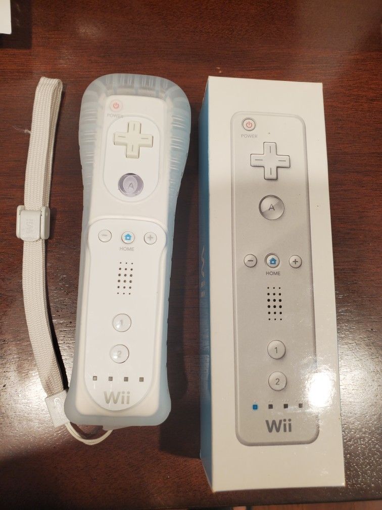 Nintendo wii OEM remote with box  CIB great for any retro game collector