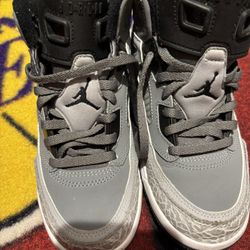 Jordan Spizike cool grey– Kids Size 2Y excellent condition