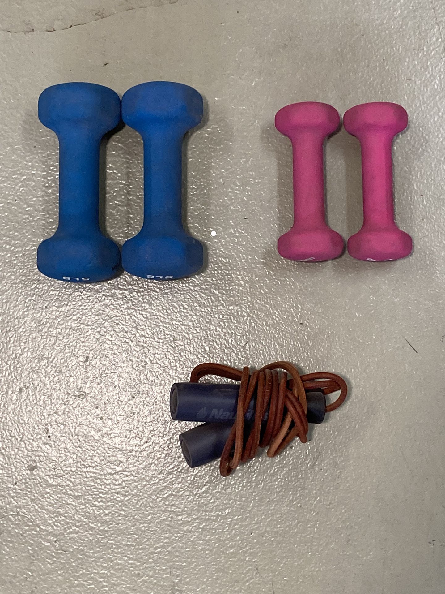 FOUR DUMBBELLS & JUMPROPE SET