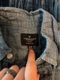 American Eagle Outfitters Classic Fit Denim Shirt XS