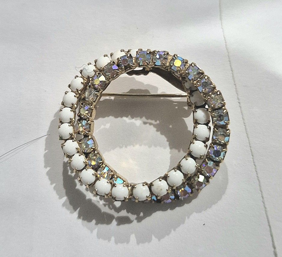 Beautiful Vintage Gold Toned Brooch With Milk Glass And Iridescent Rhinestones