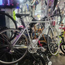 GT  Road Size  54cm  700 Aluminum Pollis Bike 