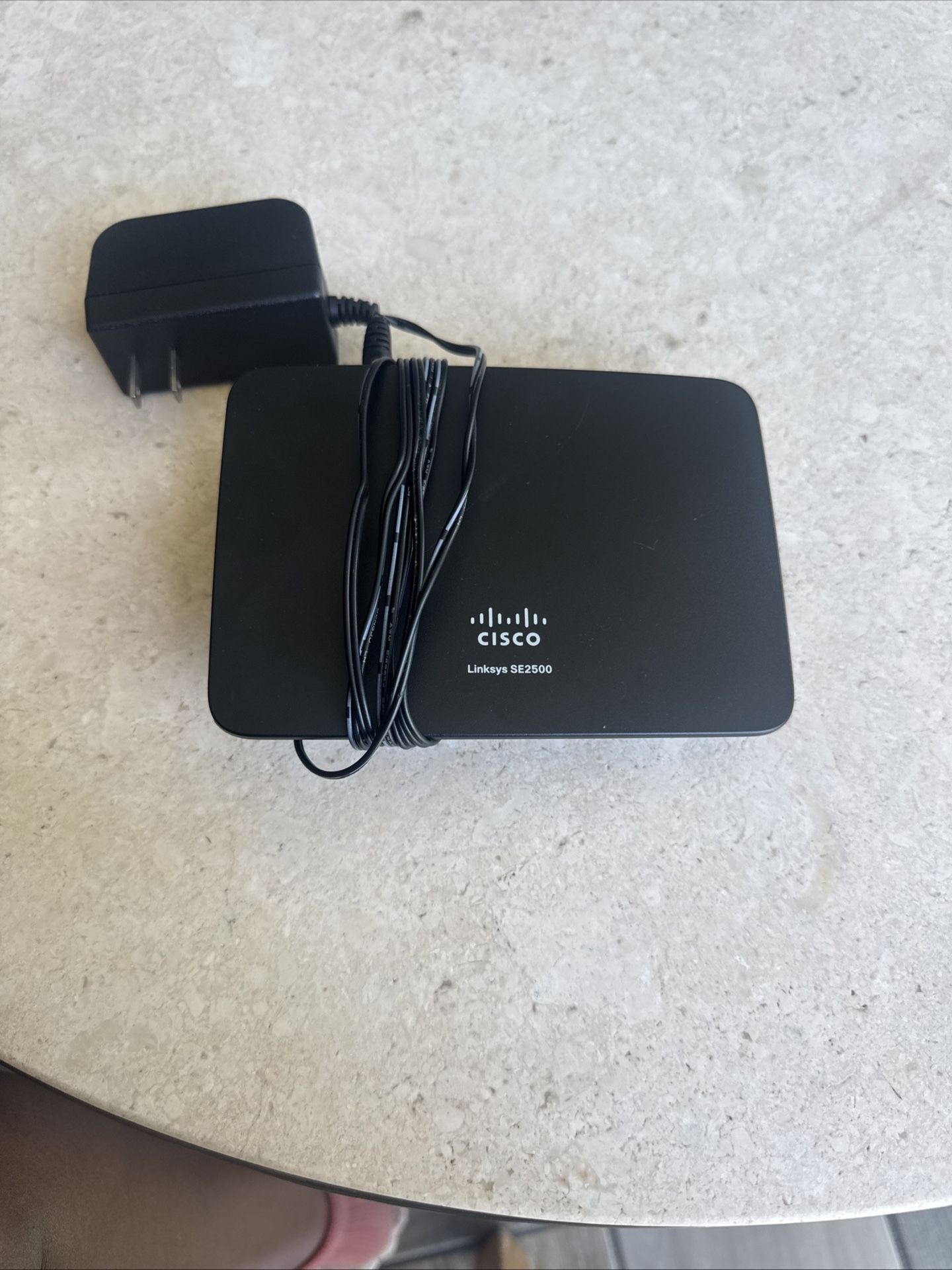 Cisco Linksys SE2500 5-Port Gigabit Ethernet Switch