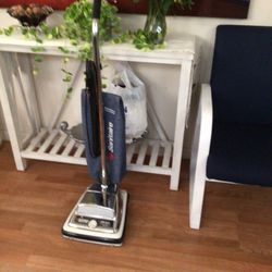 SANiTAIRE Heavy Duty Commercial Vacuum Cleaner Works. Perfect