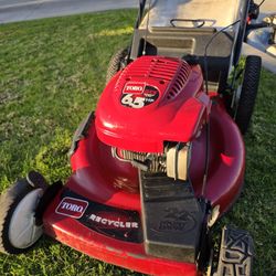 TORO GAS 22"IN SELF PROPELLED LANW MOWER 