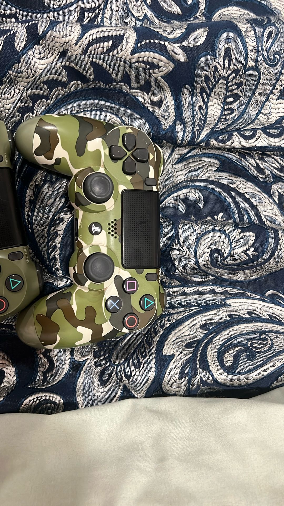 3 PS4 Controllers