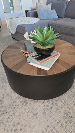 Pottery barn Round coffee table
